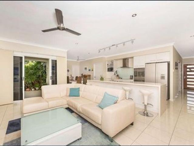 Large Family Home close to Beach