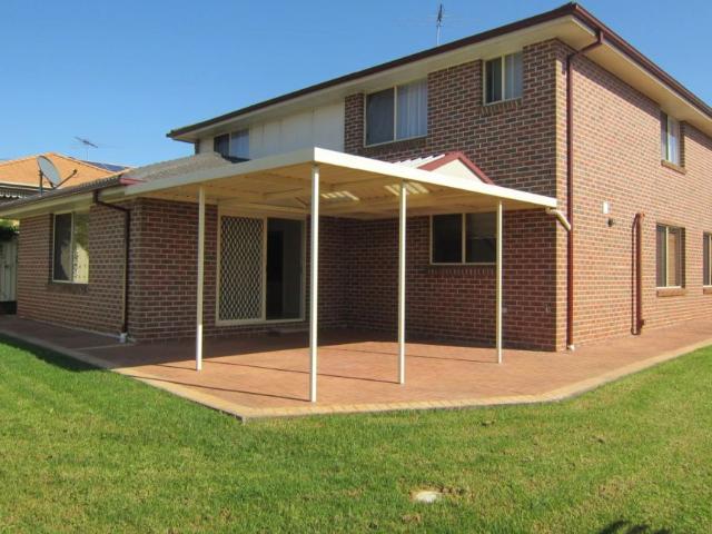 Large family home close Sherwood Ridge Public School