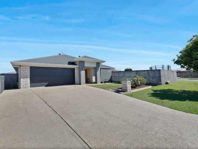 Large Family Home for Lease in Bucasia!