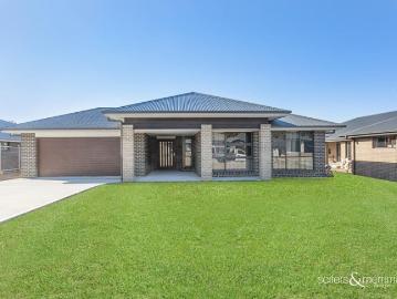 FAMILY HOME IN THE BOWER ESTATE