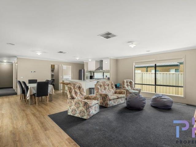 LARGE FAMILY HOME IN THE HEART OF STRATHFIELDSAYE