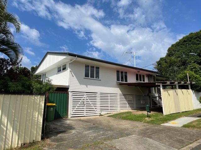 Large Family Home in the Heart of Woodridge