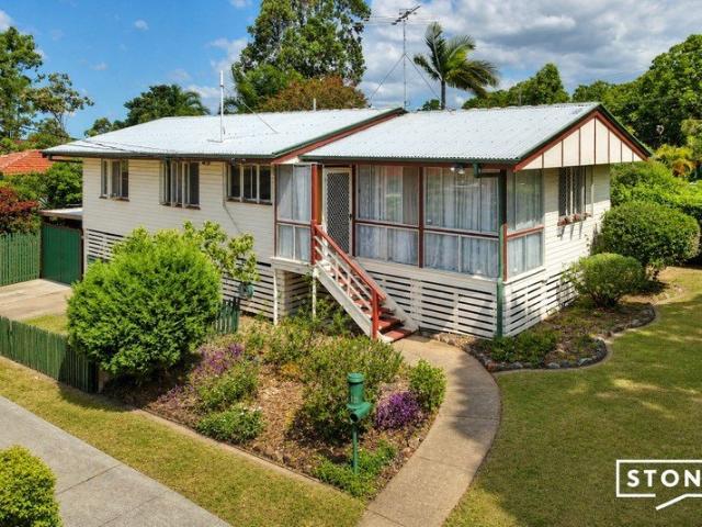 Large Family Home in the Heart of Woodridge