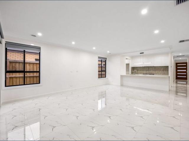 LARGE FAMILY HOME IN WINTER VALLEY