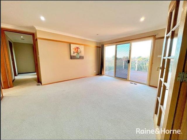Large Family Home in Windradyne Available 27.7.2026