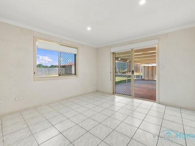 LARGE FAMILY HOME IN A QUIET CUL DE SAC