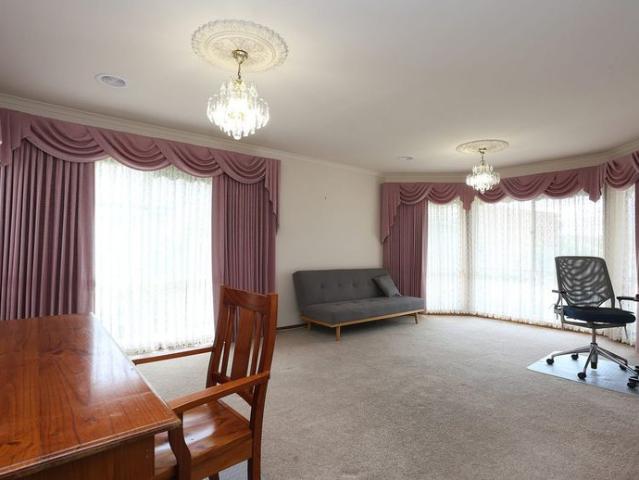 Large Family Home in a Quiet Court Location