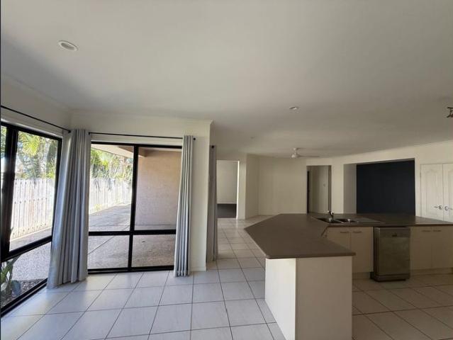 LARGE FAMILY HOME IN COOMERA SPRINGS ESTATE