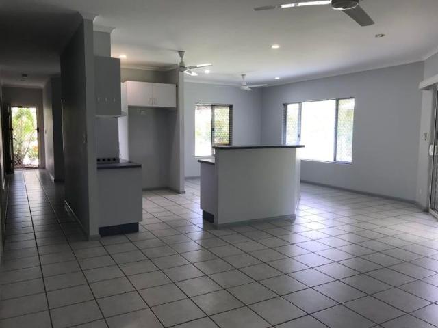 LARGE FAMILY HOME IN GREAT LOCATION