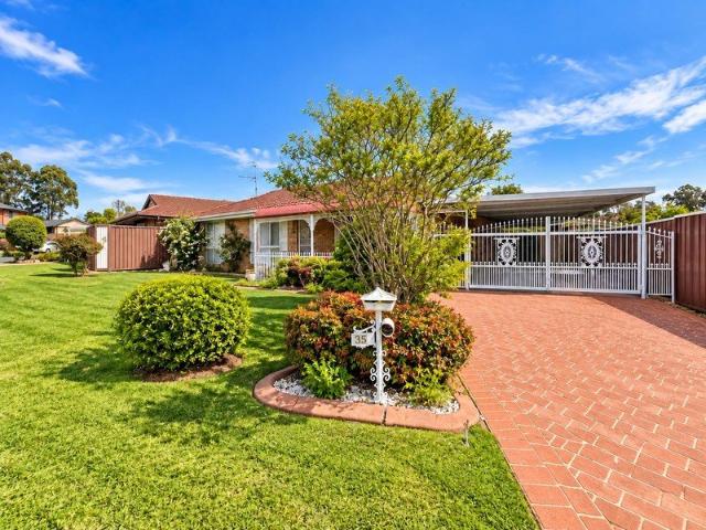 LARGE FAMILY HOME IN GREAT LOCATION!