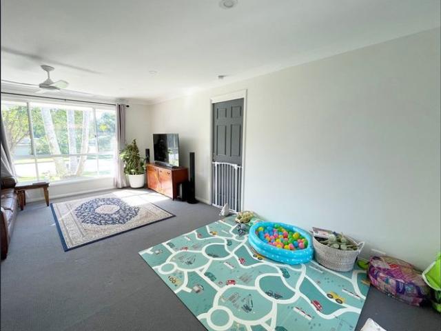 LARGE FAMILY HOME IN GREAT NEIGHBOURHOOD