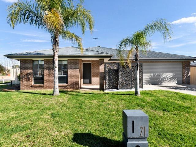 Large Family Home in Heart of Red Cliffs