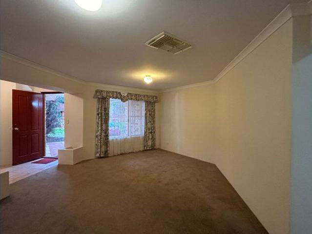 Large Family Home in Livingston Estate!