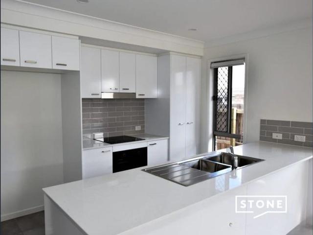 Large Family Home in Logan Reserve! Available Now!