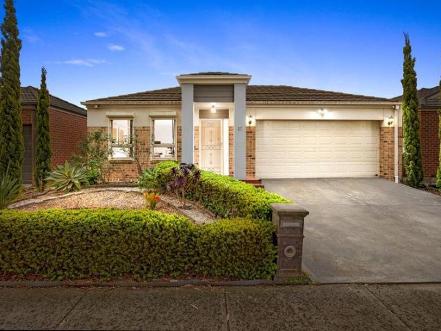 Large Family Home in Perfect Location!