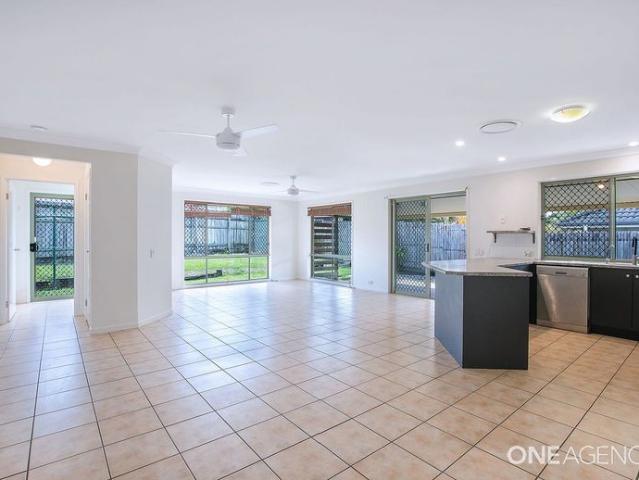Large Family Home in Prime Petrie Location