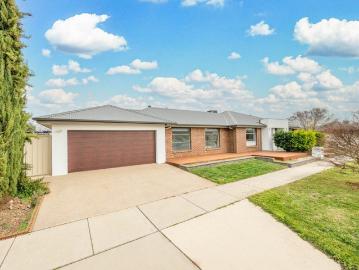 Large Family Home in Quality Location!