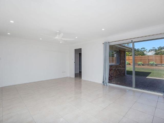 LARGE FAMILY HOME IN QUITE CUL DE SAC STREET!
