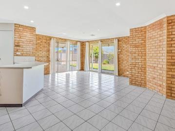 Large Family Home in quiet Cul De Sac Break Leased