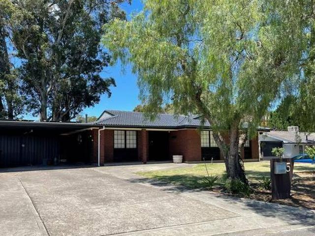 Large family home in quiet location