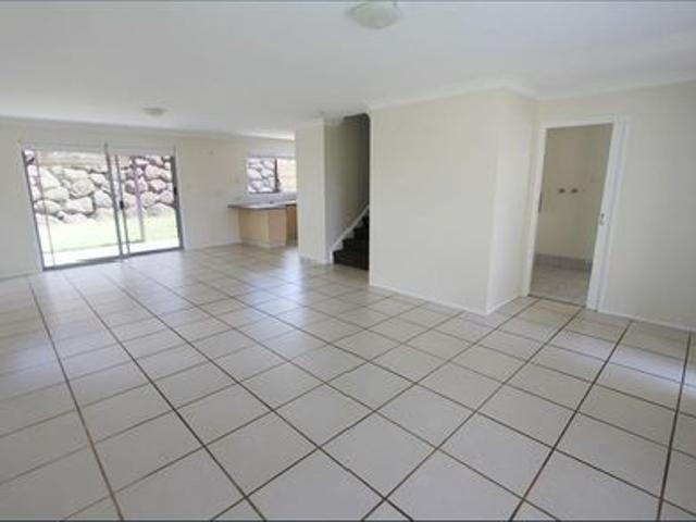 Large Family Home in Quiet Neighbourhood