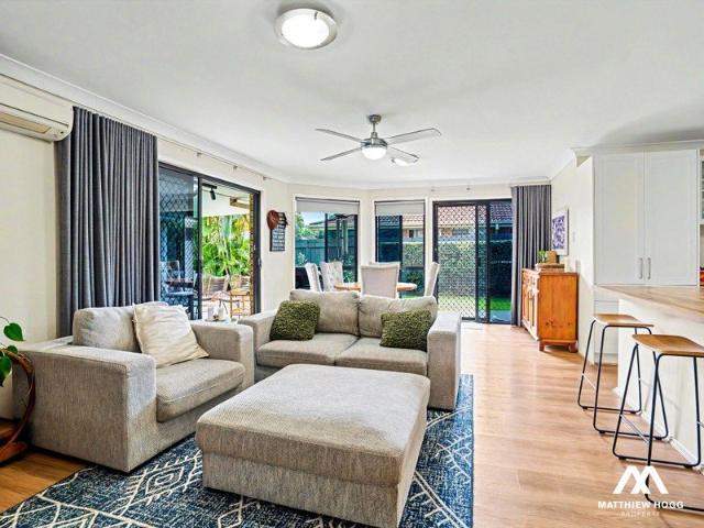 Large Family Home in Quiet, Peaceful Bayside Location