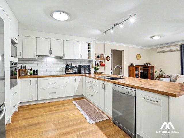 Large Family Home in Quiet, Peaceful Bayside Location