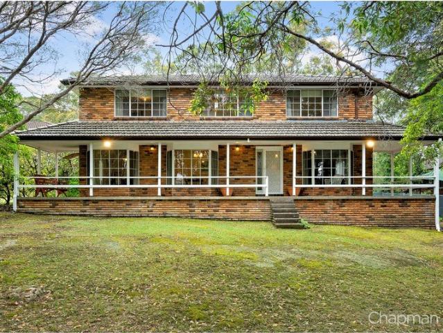 LARGE FAMILY HOME IN QUIET STREET