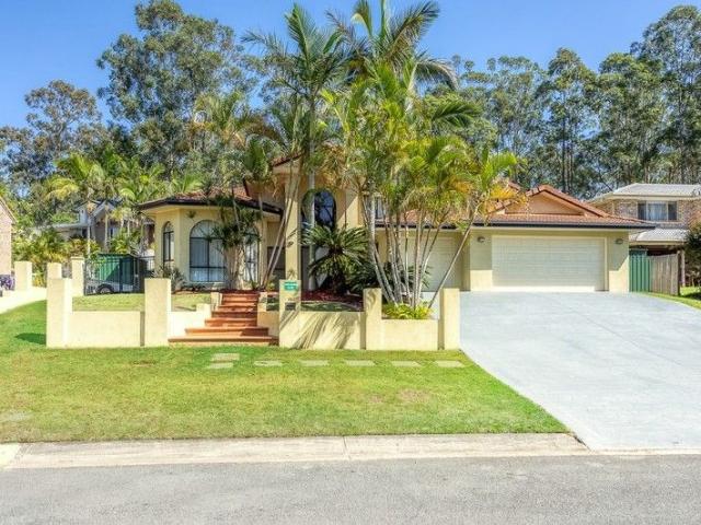 Large family home in Shailer Park!