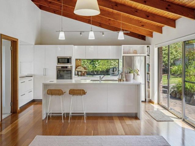 Large family home in sought after Taroona
