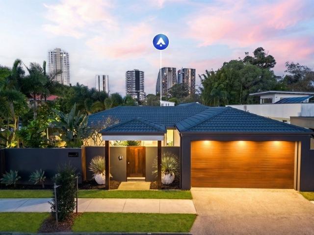 Large family home, large block in one of the most exclusive streets in Burleigh