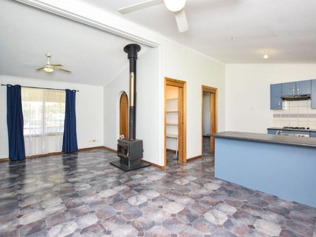 Large Family Home Located in Quiet Cul De Sac