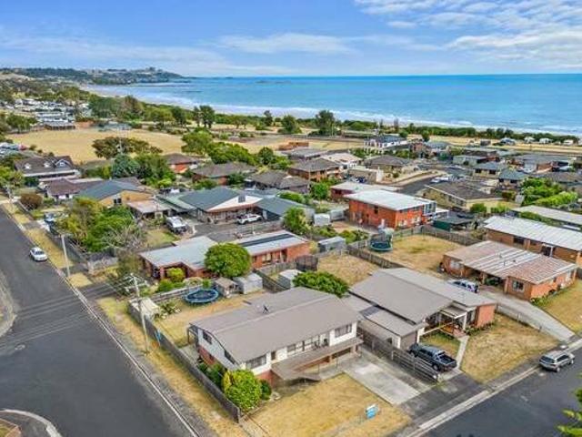 Large Family Home Near The Beach