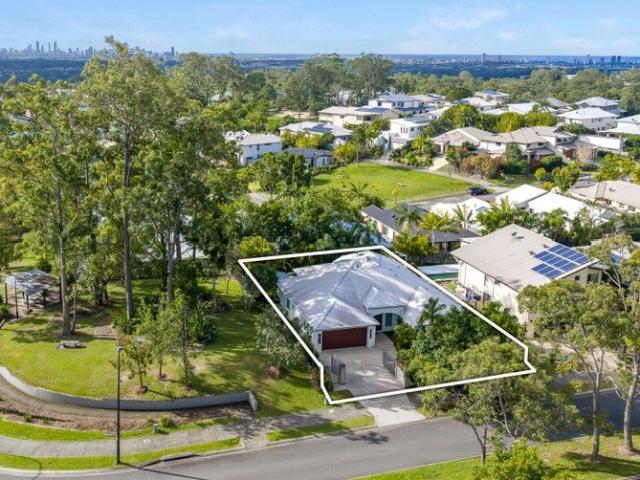 Large Family Home next to the park with Pool & Multiple Living Areas Act Fast