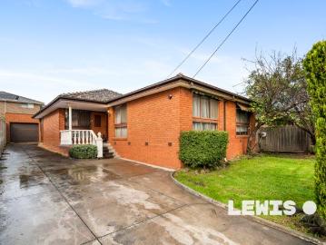Large Family Home Offering Space and Convenience