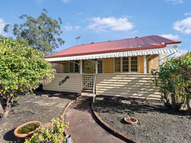 Large Family Home on 728m2 Nearby Schools, Parks & Shops