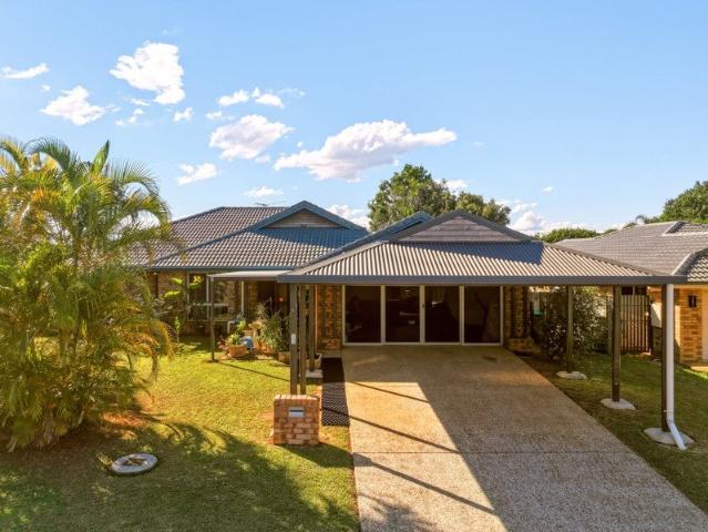 LARGE FAMILY HOME ON 756M2 IN QUIET ALMA HEIGHTS LOCATION!