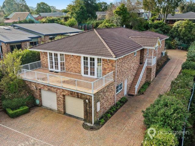 LARGE FAMILY HOME ON 1/4 ACRE