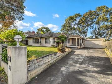 LARGE FAMILY HOME ON A BLOCK OF 635M2 IN CENTRAL DANDENONG