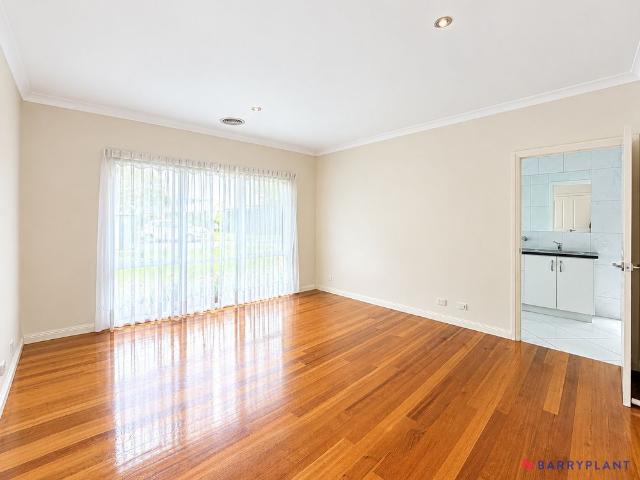 LARGE FAMILY HOME ON LAVENDER!