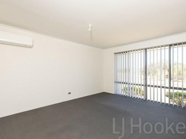LARGE FAMILY HOME OPPOSITE PARK