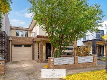 Large Family Home Opposite Parkland