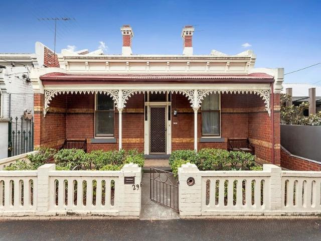 LARGE FAMILY HOME OR IDEAL SHARE HOUSE WITH HUGE OUTDOOR SPACE