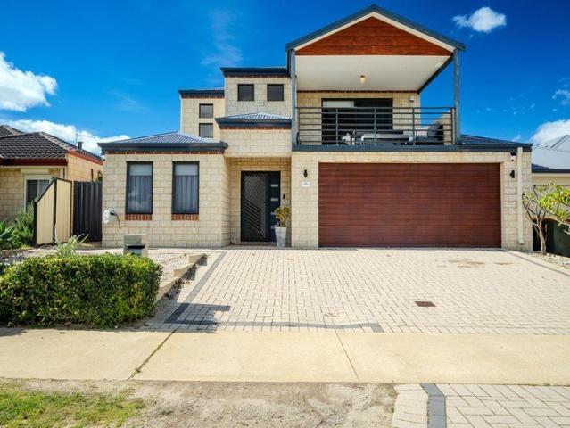 LARGE FAMILY HOME + POOL + PARK VIEW + MORE!
