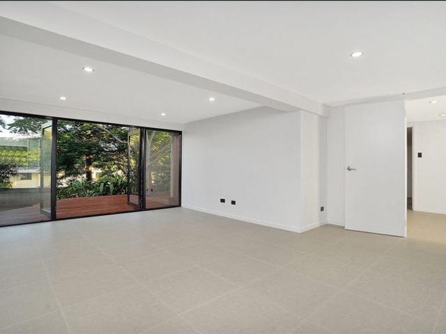 LARGE FAMILY HOME. PLENTY OF STORAGE. AIR CONDITIONING.