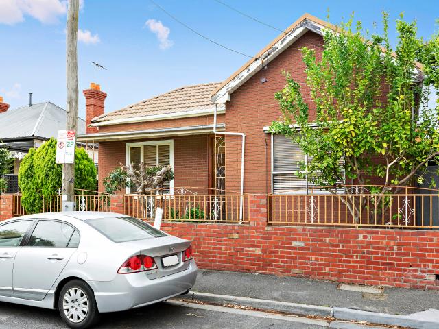 LARGE FAMILY HOME…PRIME CENTRAL RICHMOND LOCATION!