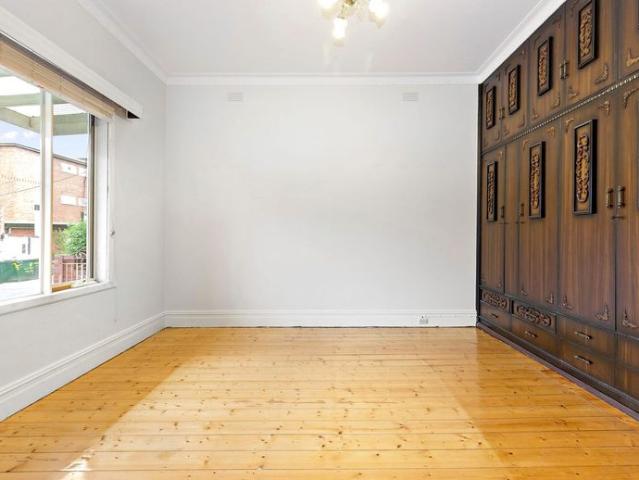 LARGE FAMILY HOME…PRIME CENTRAL RICHMOND LOCATION!