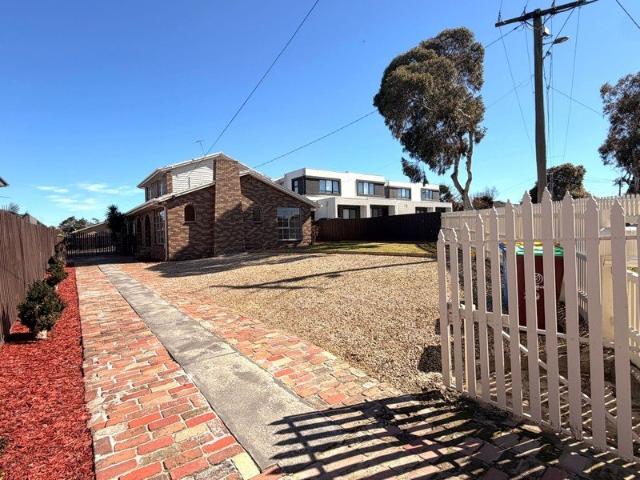 LARGE FAMILY HOME SET ON LARGE BLOCK IN HALLAM!