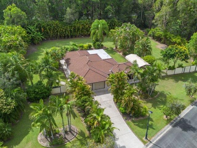 Large family home, shed and fantastic side access!