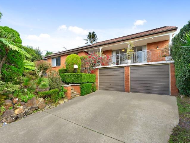 Large family home sits in prime cul de sac location on 777m2 parcel